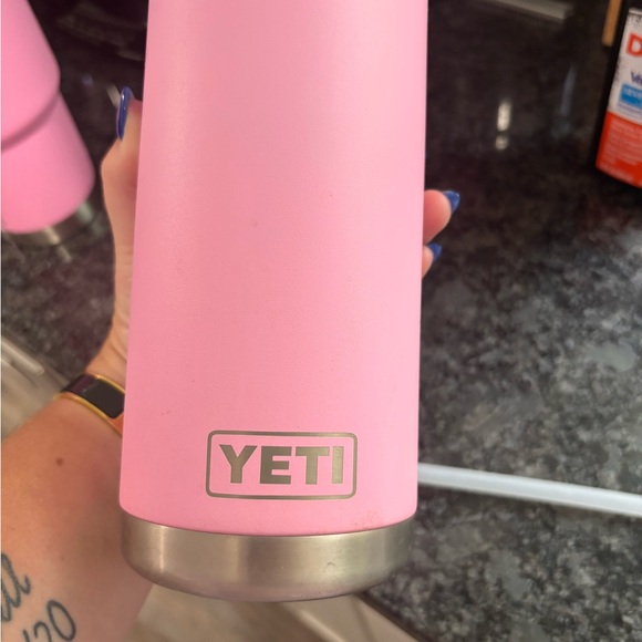 Pink 26oz yeti water bottle with Lid and Straw - Picture 3 of 5